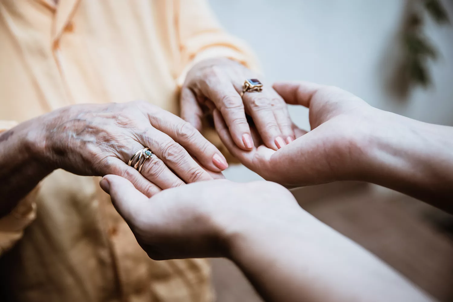 神經(jīng)學(xué)家測試一個(gè)人的手部反應