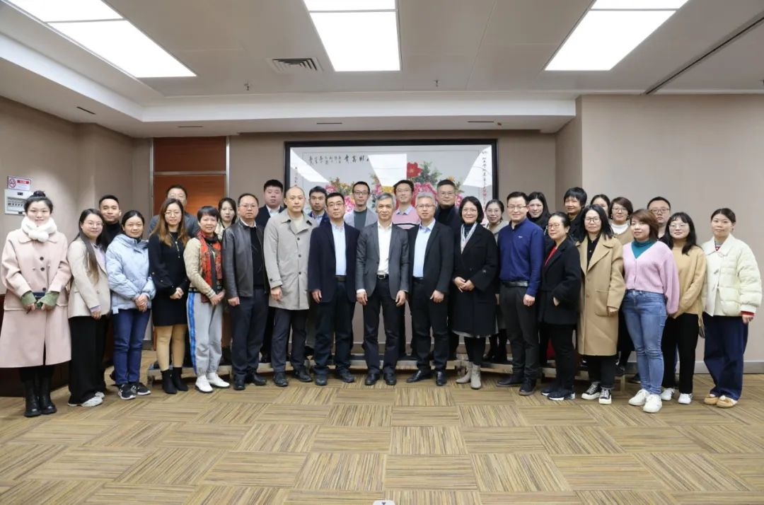 參會(huì )人員合影 參會(huì )人員合影