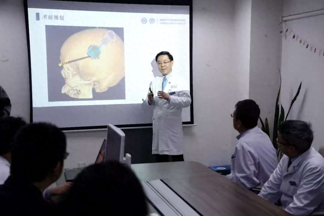 全球首例無(wú)線(xiàn)植入式中文語(yǔ)言腦機接口，成功幫助因漸凍癥導致失語(yǔ)的患者重建交流能力