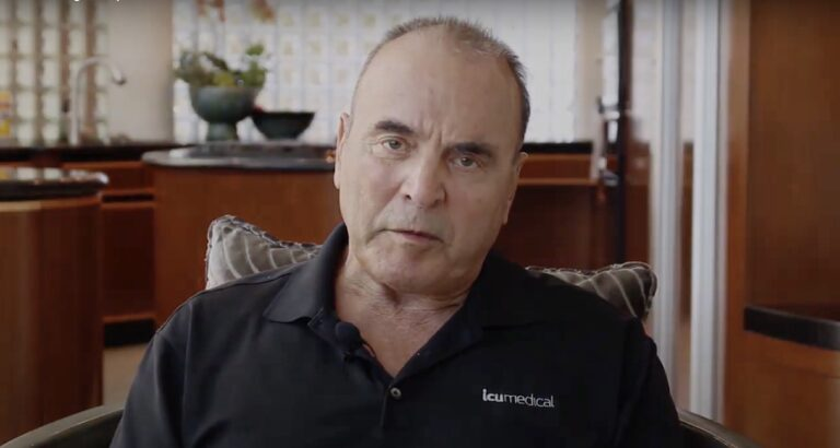 喬治·洛佩茲 (George Lopez)，他支付了200萬(wàn)美元的支票來(lái)資助早期實(shí)驗。